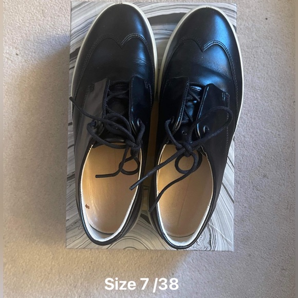 Ecco Shoes - Good condition Ecco shoes - barely wear size 7 US